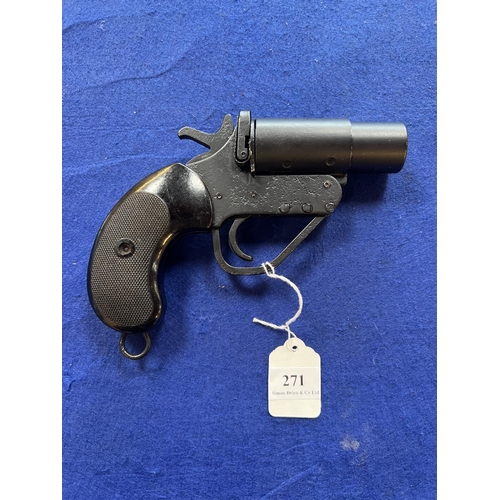 271 - A vintage flare pistol