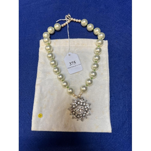 375 - A pearl and diamante paste pendant necklace