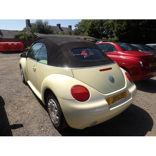 11 - A 2005 Volkswagen Beetle Luna 1.4 convertible J105397 (petrol/manual), odometer reading 60,201 miles