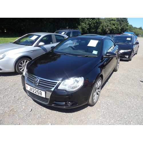7 - A 2010 Volkswagen EOS Individual 2.0 TDi DSG convertible J112258 (diesel/automatic), odometer readin... 