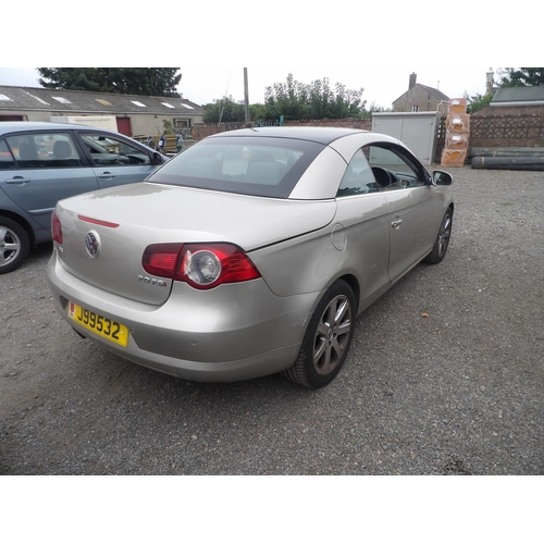 6 - A 2007 Volkswagen EOS Sport 2.0T FSi convertible J99532 (petrol/automatic), odometer reading 44,427 ... 