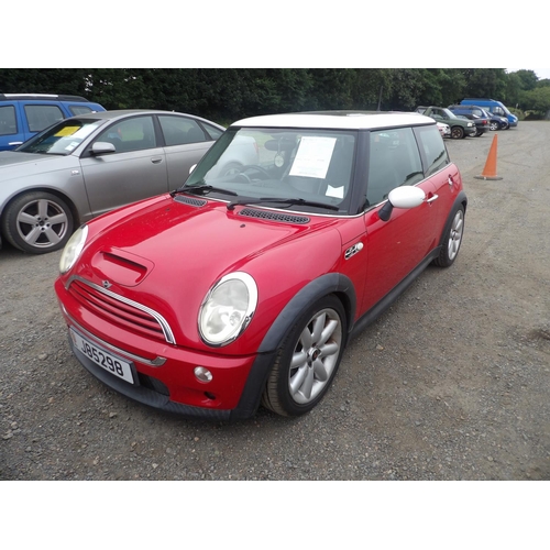 9 - A 2002 Mini Cooper S 1.6 three door hatchback J85298 (petrol/manual), odometer reading 56,633 miles