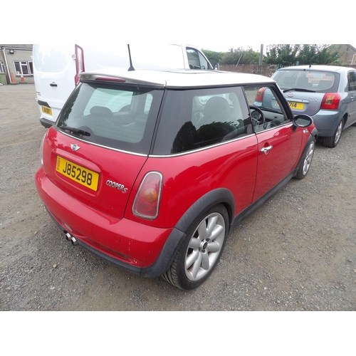 9 - A 2002 Mini Cooper S 1.6 three door hatchback J85298 (petrol/manual), odometer reading 56,633 miles