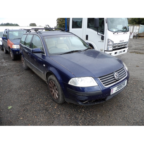 16 - A 2002 Volkswagen Passat SE 1.9 TDi estate J98091 (diesel/automatic), odometer reading 99,663 miles