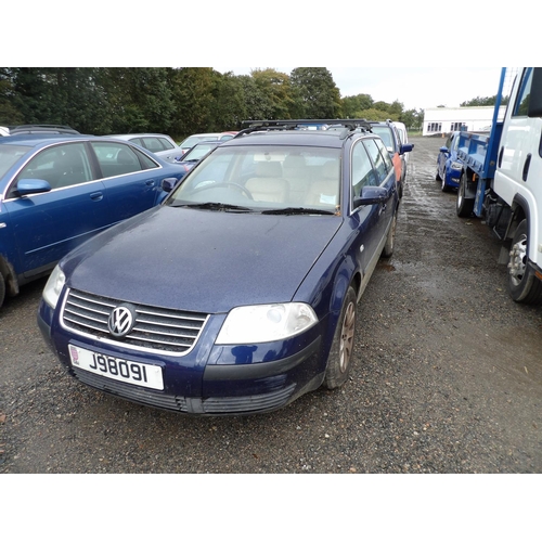 16 - A 2002 Volkswagen Passat SE 1.9 TDi estate J98091 (diesel/automatic), odometer reading 99,663 miles