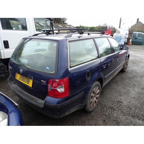 16 - A 2002 Volkswagen Passat SE 1.9 TDi estate J98091 (diesel/automatic), odometer reading 99,663 miles