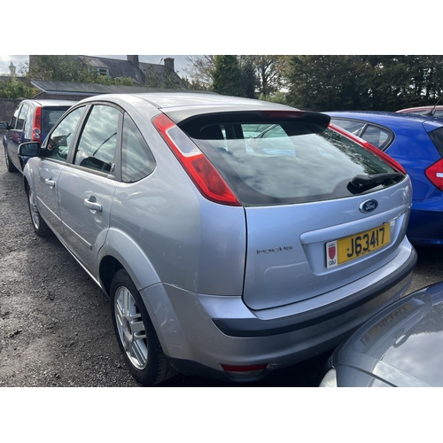 12 - A 2006 Ford Focus Ghia 2.0 five door hatchback J63417 (petrol/manual), odometer reading 27,484 miles... 