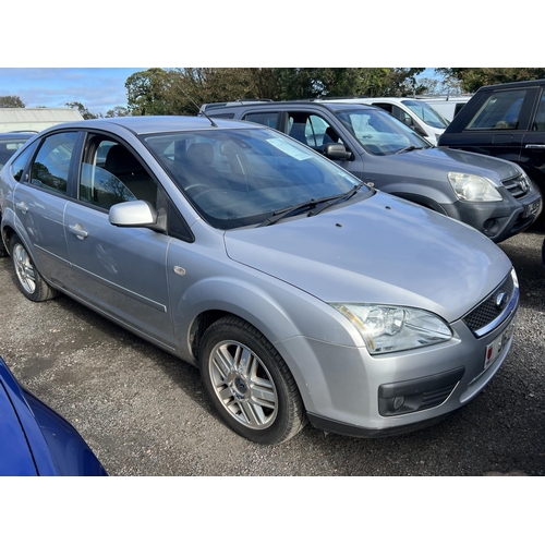 12 - A 2006 Ford Focus Ghia 2.0 five door hatchback J63417 (petrol/manual), odometer reading 27,484 miles... 