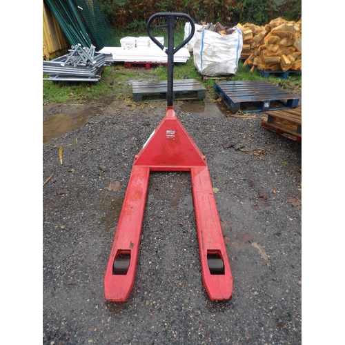 22 - A Sealey hydraulic pallet mover (2000kg capacity)