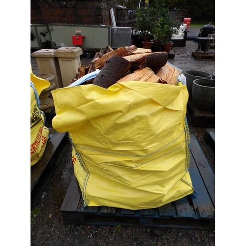 76 - A bulk bag of logs