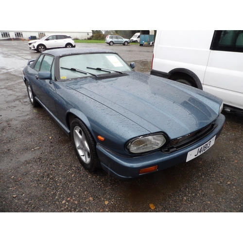 15 - A 1985 Jaguar XJS 3.6 sports coupe J41813 (petrol/manual), odometer reading 62,285 miles