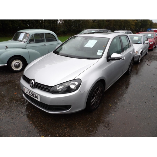 5 - A 2010 Volkswagen Golf SE 1.6 TDi five door hatchback J132834 (diesel/automatic), odometer reading 6... 