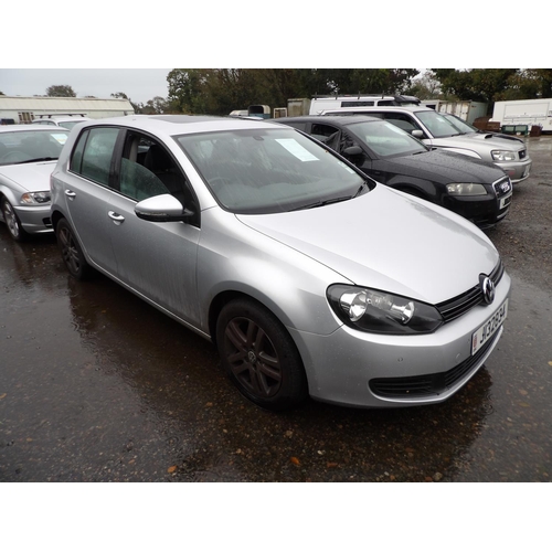 5 - A 2010 Volkswagen Golf SE 1.6 TDi five door hatchback J132834 (diesel/automatic), odometer reading 6... 