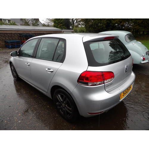 5 - A 2010 Volkswagen Golf SE 1.6 TDi five door hatchback J132834 (diesel/automatic), odometer reading 6... 