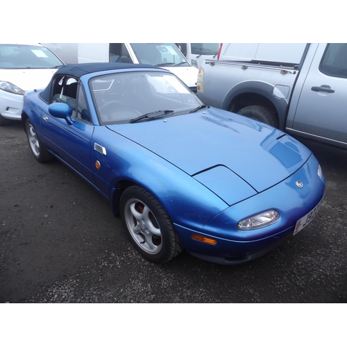 22 - A 1995 Mazda MX5 1.8i S convertible roadster J92273 (petrol/manual), odometer reading 84,620 miles