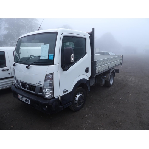 27 - A 2017 Nissan NT400 Cabstar 35.13 3.0 TDi tipper J137496 (diesel/manual), odometer reading 30,584 mi... 