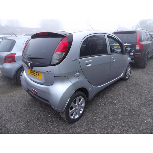 6 - A 2011 Peugeot Ion five door hatchback J29627 (electric/automatic), odometer reading 91,556 miles