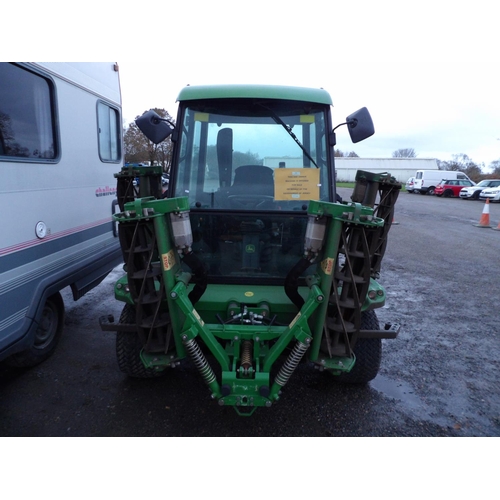 19 - A John Deere 1905 4WD self propelled five gang mower. odmoeter reading 1213.7 hours