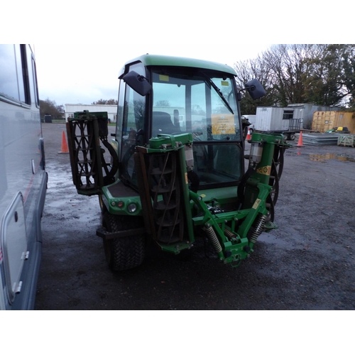 19 - A John Deere 1905 4WD self propelled five gang mower. odmoeter reading 1213.7 hours