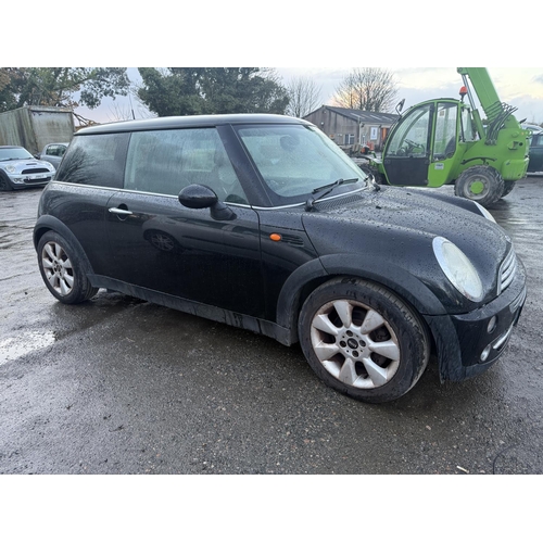 4 - A 2005 Mini Cooper 1.6 three door hatchback J64964 (petrol/manual), odometer reading 79,662 miles