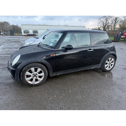 4 - A 2005 Mini Cooper 1.6 three door hatchback J64964 (petrol/manual), odometer reading 79,662 miles