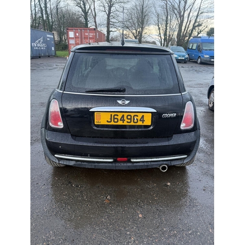 4 - A 2005 Mini Cooper 1.6 three door hatchback J64964 (petrol/manual), odometer reading 79,662 miles