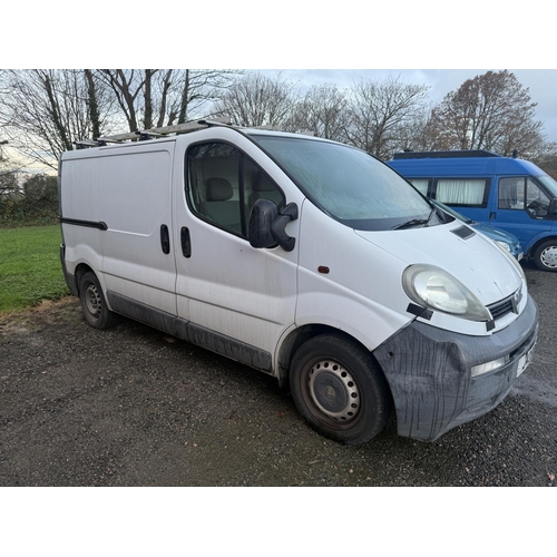 8 - A 2004 Vauxhall Vivaro 1.8 Di panel van J43560 (diesel/manual), odometer reading 93,366 miles