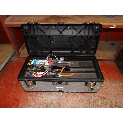 67 - A Stanley tool box containing assorted tools