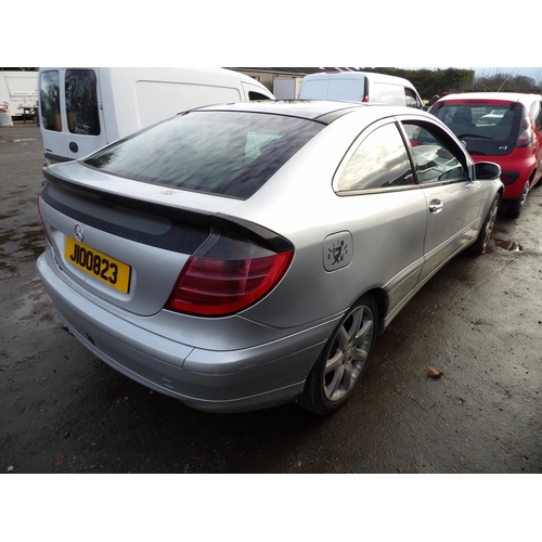 19 - A 2002 Mercedes-Benz C220 2.1 CDi coupe J100823 (diesel/manual) - odometer reading illegible.