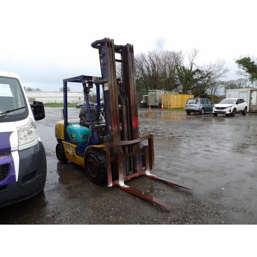 16 - A Komatsu 30 diesel counterbalance forklift truck, odometer reading 10472 hours