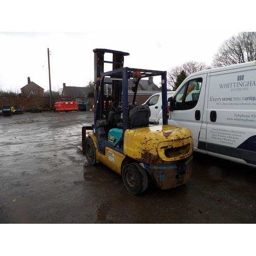 16 - A Komatsu 30 diesel counterbalance forklift truck, odometer reading 10472 hours