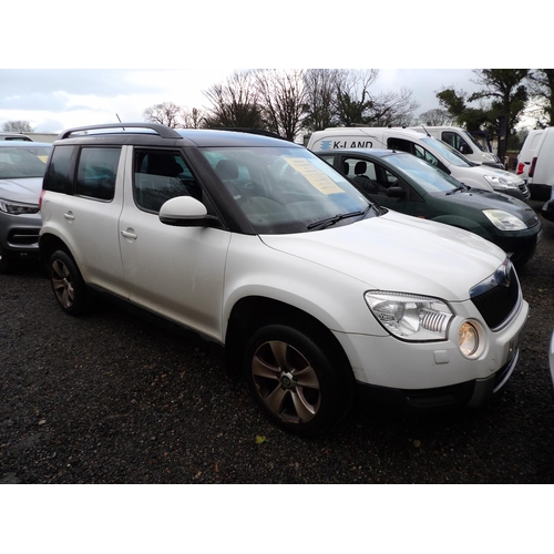 3 - A 2013 Skoda Yeti Elegance G-Line II 1.6 TDi SUV J153866 (diesel/manual), odometer reading 92,152 mi... 