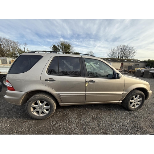 10 - A 2002 Mercedes-Benz ML270D 2.7 CDi SUV J65854 (diesel/automatic), odometer reading 111,601 miles