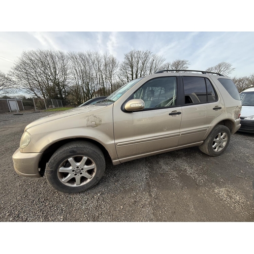 10 - A 2002 Mercedes-Benz ML270D 2.7 CDi SUV J65854 (diesel/automatic), odometer reading 111,601 miles