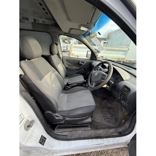 11 - A 2007 Vauxhall Combo 2000 1.2 CDTi small goods van J90148 (diesel/manual), odometer reading 82,591 ... 