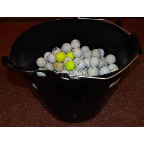 360 - A large quantity of golf balls by Titleist, Srixon, Topflite and other makers