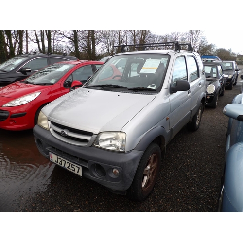 12 - A 2006 Daihatsu Terios Tracker 1.3 SUV J37257 (petrol/manual), odometer reading 93,696 miles