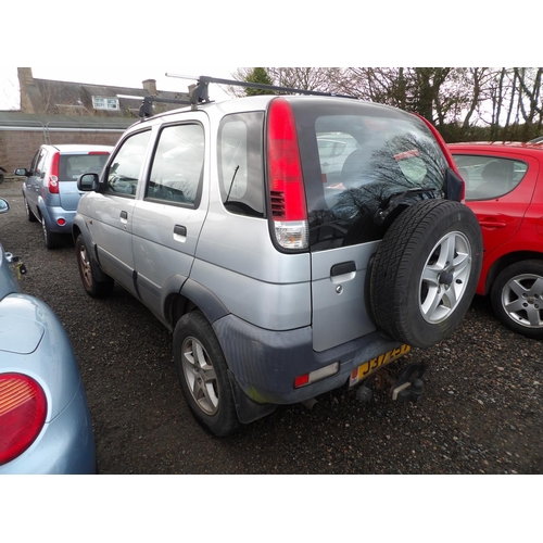 12 - A 2006 Daihatsu Terios Tracker 1.3 SUV J37257 (petrol/manual), odometer reading 93,696 miles