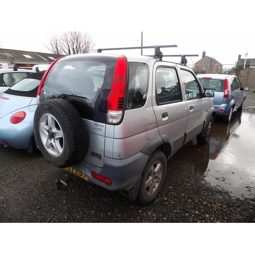 12 - A 2006 Daihatsu Terios Tracker 1.3 SUV J37257 (petrol/manual), odometer reading 93,696 miles