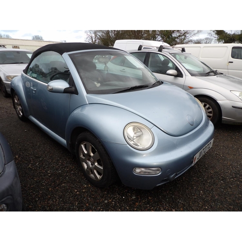 16 - A 2003 Volkswagen Beetle 2.0 convertible J117272 (petrol/manual), odometer reading 62,040 miles