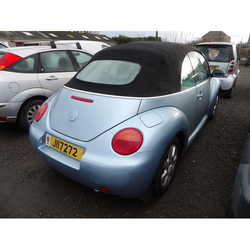 16 - A 2003 Volkswagen Beetle 2.0 convertible J117272 (petrol/manual), odometer reading 62,040 miles