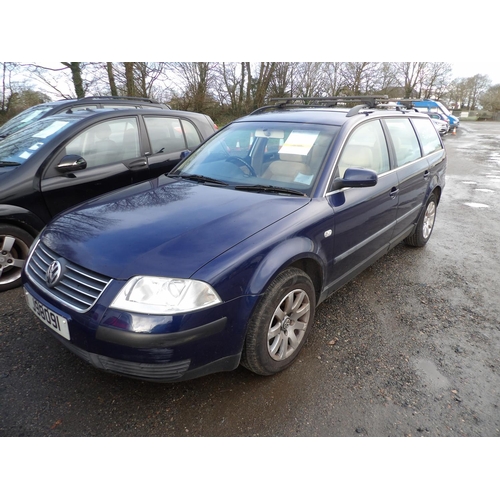 18 - A 2002 Volkswagen Passat SE 1.9 TDi estate J98091 (diesel/automatic), odometer reading 100,138 miles