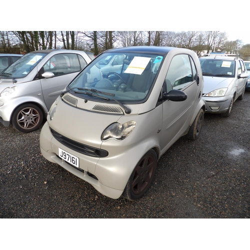 19 - A 2002 Smart Passion 0.6 coupe J97161 (petrol/automatic), odometer reading 73,145 miles