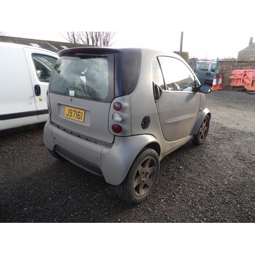 19 - A 2002 Smart Passion 0.6 coupe J97161 (petrol/automatic), odometer reading 73,145 miles