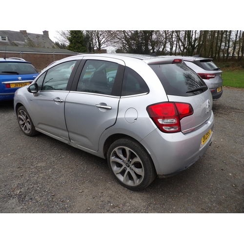 5 - A 2010 Citroen C3 1.4 VTi Exclusive five door hatchback J112950 (petrol/manual), odometer reading 39... 