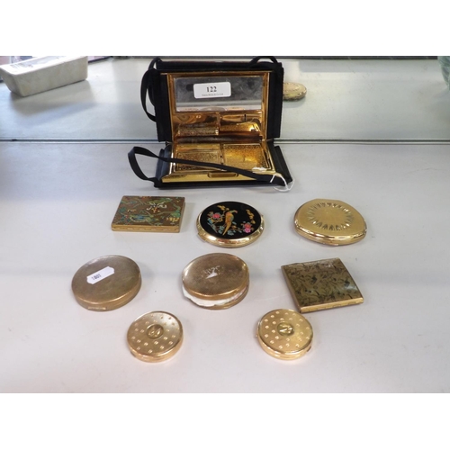 122 - A collection of vintage compacts