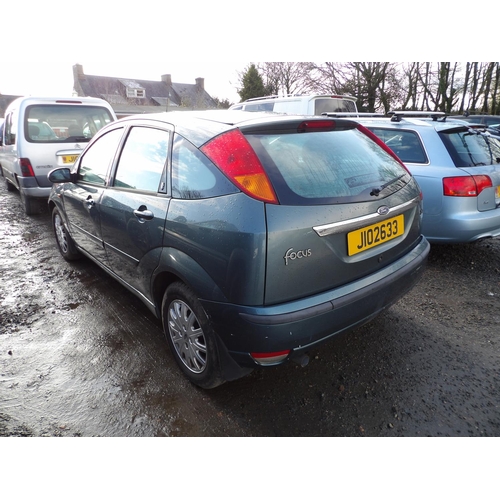 14 - A 2002 Ford Focus Ghia 2.0 five door hatchback J02633 (petrol/manual), odometer reading 67,718 miles