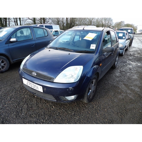 15 - A 2002 Ford Fiesta Zetec 1.4 five door hatchback J70391 (petrol/manual), odometer reading 123,538 mi... 