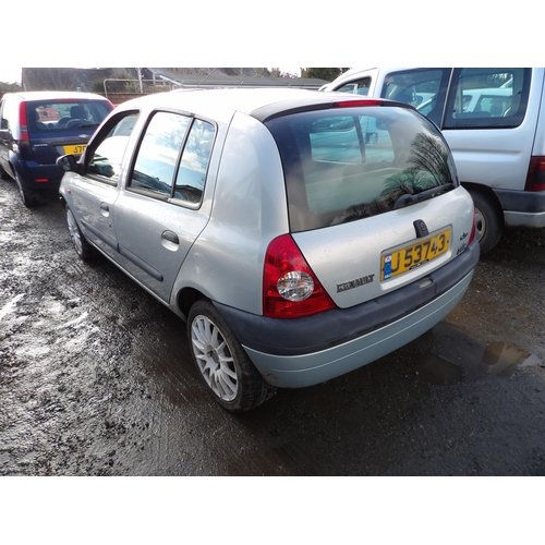 16 - A 2001 Renault Clio Grande 1.2 five door hatchback J53743 (petrol/manual), odometer reading 76,614 m... 