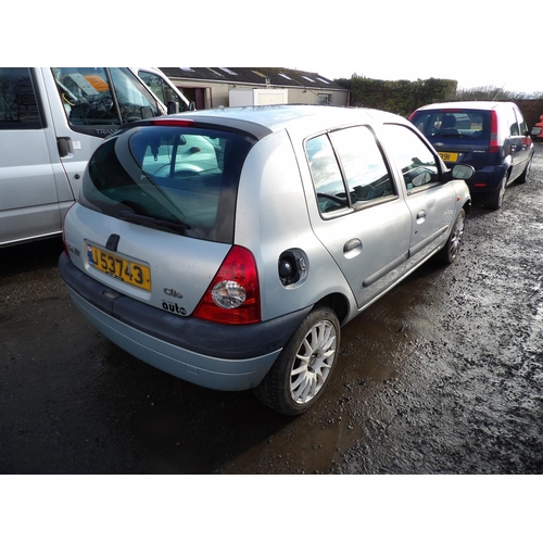 16 - A 2001 Renault Clio Grande 1.2 five door hatchback J53743 (petrol/manual), odometer reading 76,614 m... 